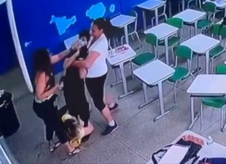 Vídeo Mostra Momento Em Que Professora Imobiliza Agressor Em Escola De ...