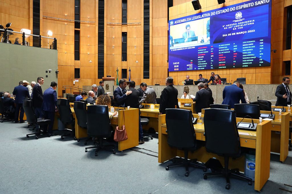 Parlamentares durante uma seção na Assembleia Legislativa do Espírito Santo. Ales planeja um concurso com 30 vagas e novas funções