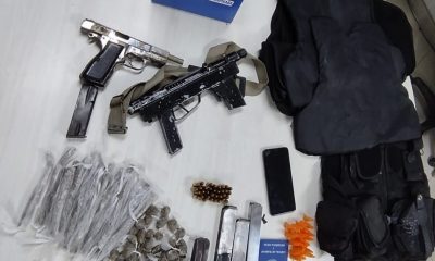 Jovem é preso com pistola da PF argentina em Cariacica. Foto: Divulgação/PM