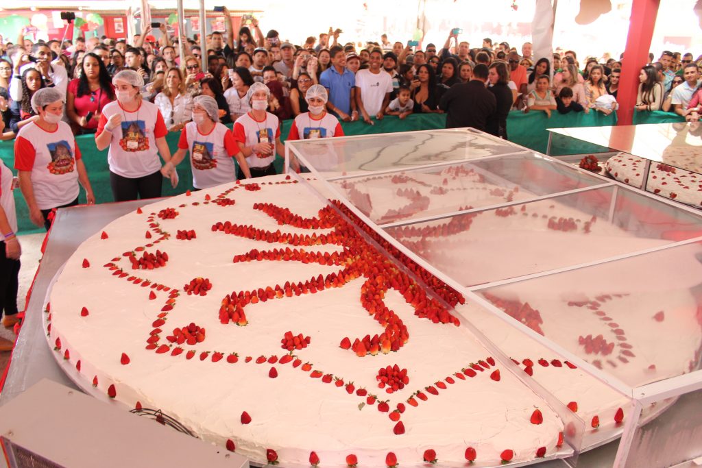 Torta gigante, de 300 quilos, será a atração principal da Festa do Morango 2023. Foto: Divulgação