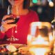 Confira uma seleção de 'vinhos de supermercado' para o Dia das Mães. Foto: Elina Sazonova/Pexels