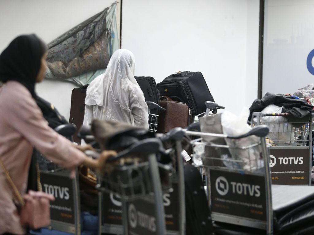 Dia do Refugiado: Afegãos acampados no Aeroporto de Guarulhos. Foto: Paulo Pinto/Agência Brasil