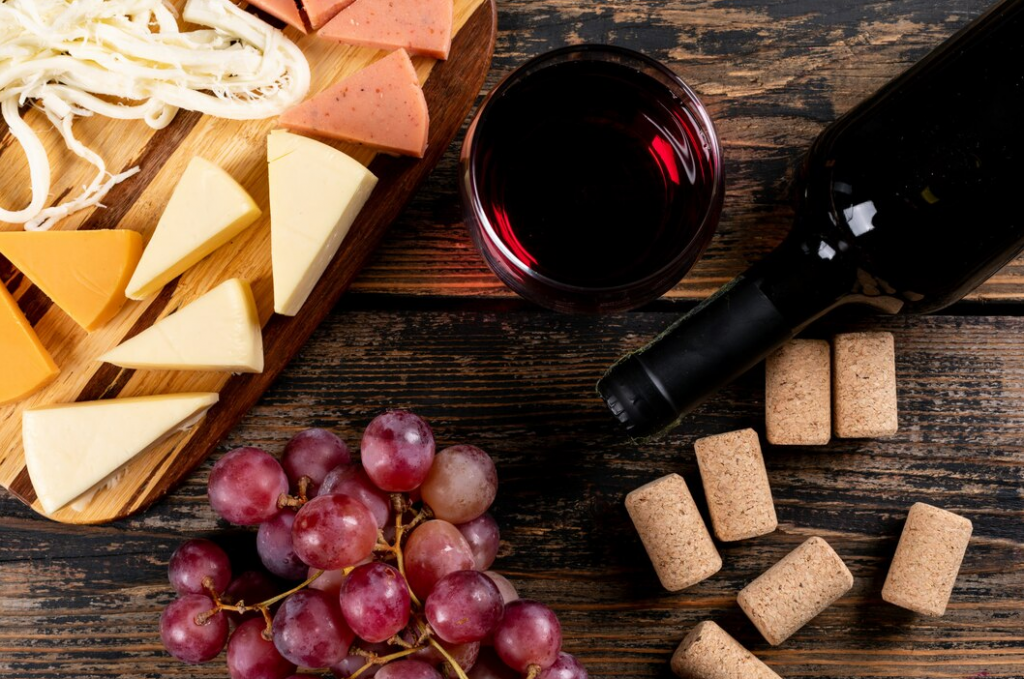 Conheça as melhores harmonizações de vinhos e queijos. Foto: @8photo/Freeík