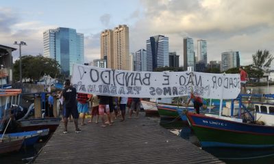 Pescadores protestam na Enseada do Suá, em Vitória: Foto: Arquivo Pessoal/Valquírio Loureiro