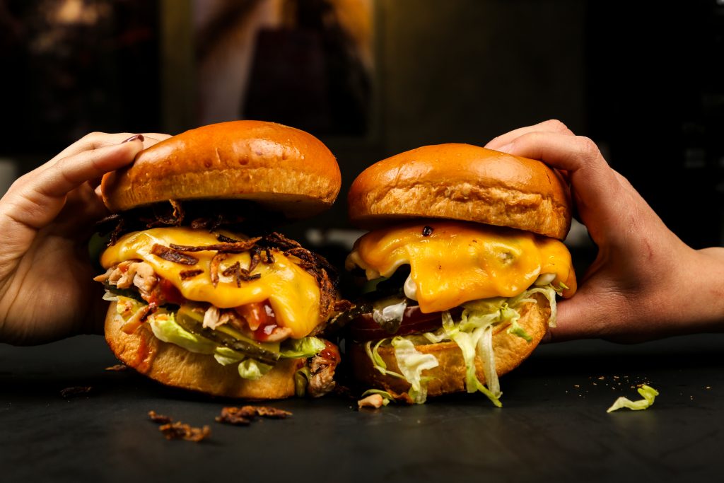 O hambúrguer é o item mais pedido do iFood no Espírito Santo. Foto: stockking/Freepik