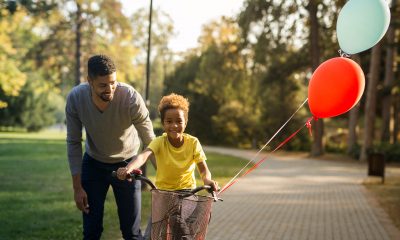 Crianças que passeiam ao ar livre dormem melhor e ficam mais tranquilas. Foto: Freepik