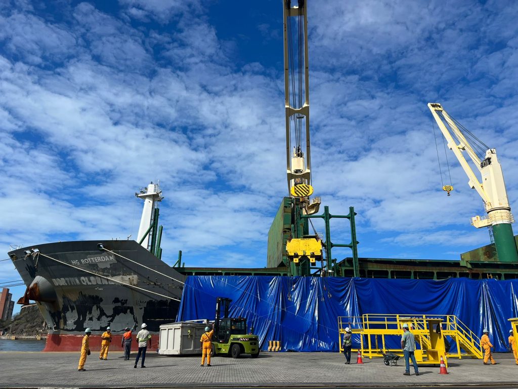 Porto de Vitória. Primeiro lote de lítio verde foi enviado nesta quinta-feira (27).