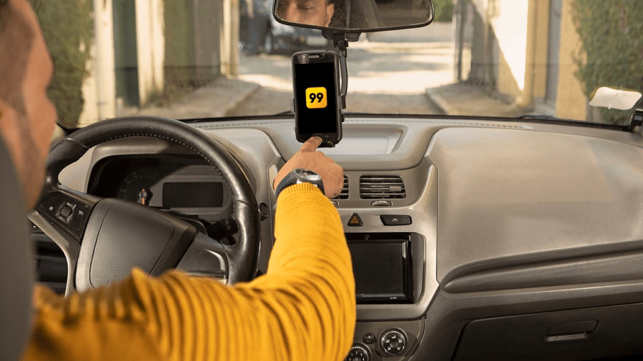 Aplicativo 99 apoia pagamento de R$ 21,22 por hora a motoristas