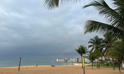 Nublado, tempo fechado, nuvens, praia da costa