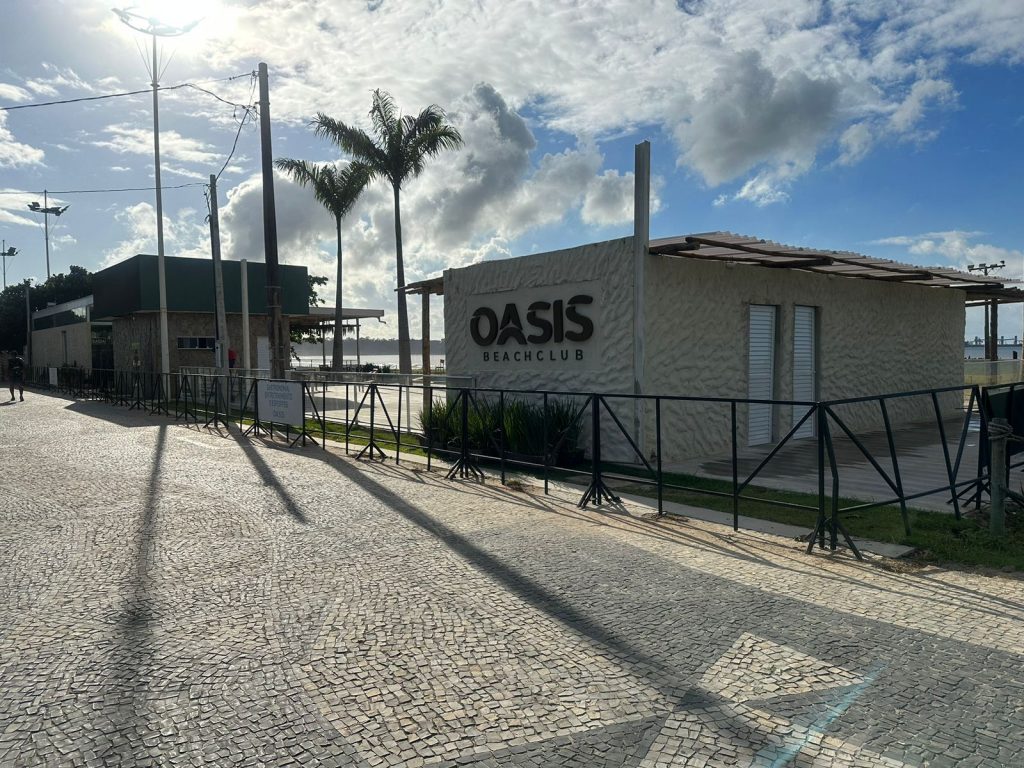 Oásis Beach Club na orla de Camburi, em Vitória. Foto: Danielli Saquetto