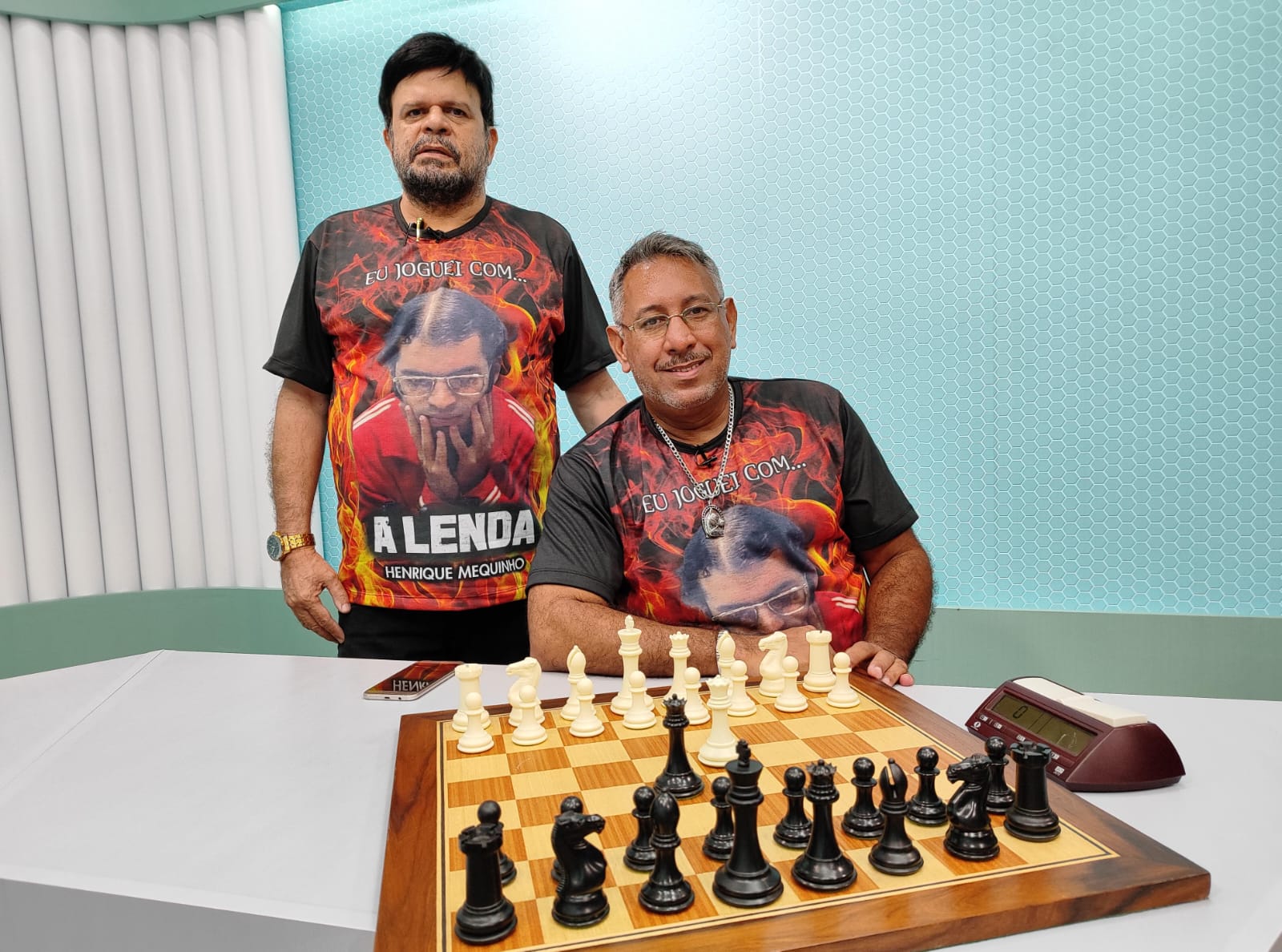 Mestre Internacional de xadrez Mequinho, em exibição na Virada
