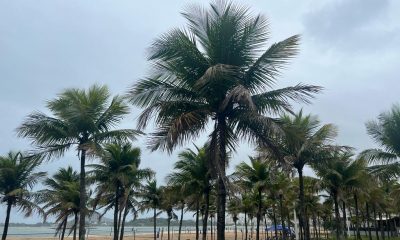 Dia nublado na Praia de Camburi.