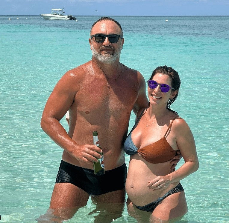 Flávio e Carol em uma praia do caribe. Foto: Reprodução/Instagram