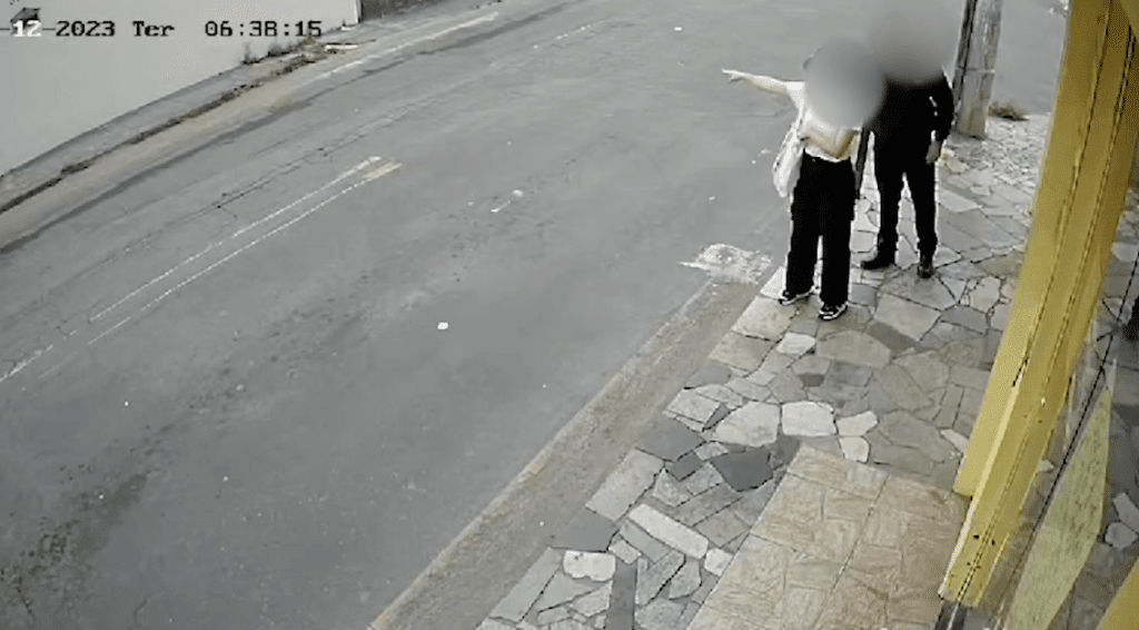 Mulher acusa homem de colocar preservativo usado na bolsa dela