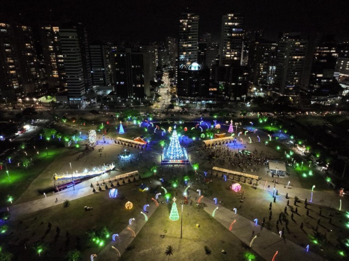 Vista aérea da decoração de Natal da Praça do Papa