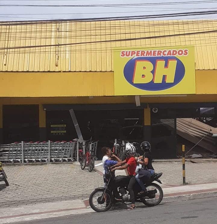 Fachada do Supermercados BH do bairro Paul, em Vila Velha. O teto desabou na tarde desta terça-feira, 23 de janeiro de 2024