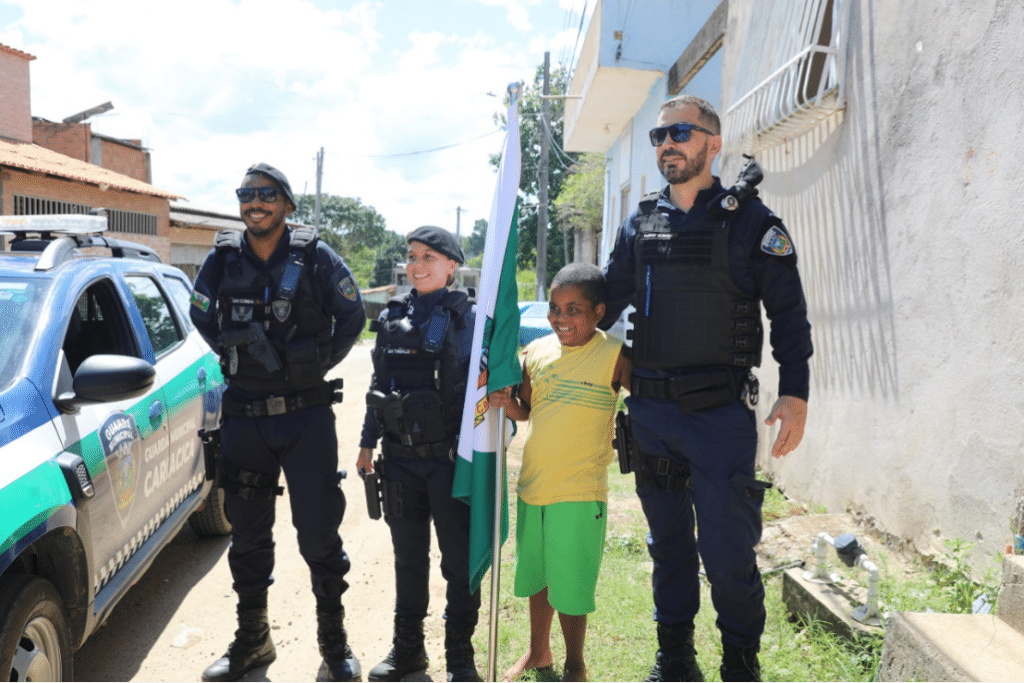 Guarda Municipal fez a entrega da bandeira na última segunda-feira. Foto: Jackeline Gomes