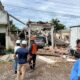 Bombeiros e Defesa Civil na casa que desabou em Vila Velha