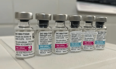 frasco de vacina contra dengue