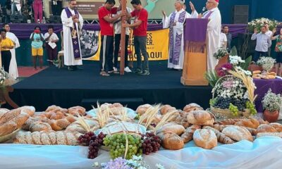 Sacerdotes na Abertura da Campanha da Fraternidade de 2023. Uma decoração especial para a missa, com tons de roxo que é a cor da quaresma