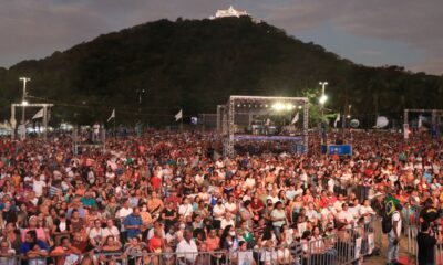 Muitos fiéis na Festa da Penha de 2022 reunidos na Prainha, aos pés do Convento da Penha