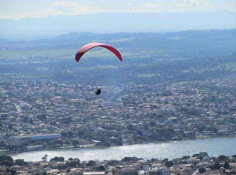 Prática do parapente é comum em Sete Lagoas. Foto: Reprodução