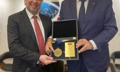 OAB-ES homenageia presidente do TJES com a medalha Aloysio Aderito de Menezes. Foto: Divulgação