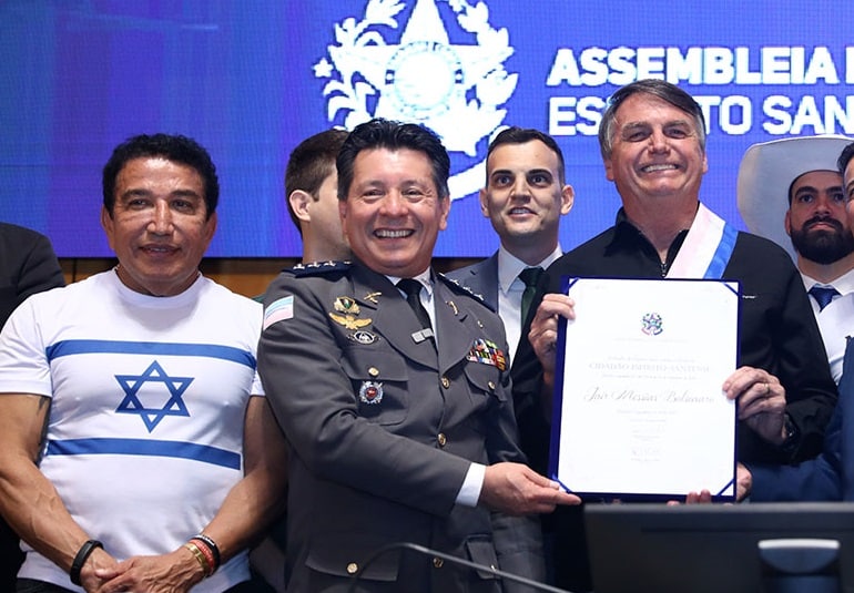 Magno Malta, Capitão Assumção e Jair Bolsonaro durante sessão solene na Assembleia Legislativa do ES (10/11/2023). Foto: Lucas S. Costa/Ales