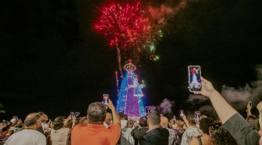 Imagem de Nossa Senhora da Penha iluminada