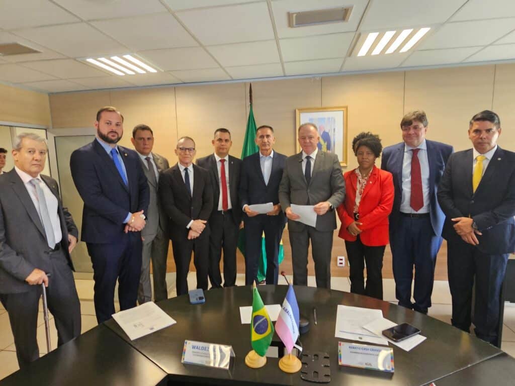 Renato Casagrande em reunião com deputados e senadores sobre a reconstrução do Sul do Espírito Santo após os impactos das chuvas fortes
