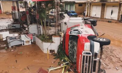 caminhão dos bombeiros tombado por causa das chuvas no ES