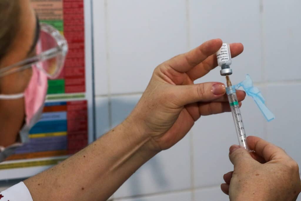 Iniciativa na Festa da Penha é uma das estratégias adotadas pela equipe da Saúde a fim de aumentar a cobertura vacinal no estado