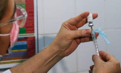Uma das vacinas disponíveis na Festa da Penha será contra dengue. Foto: Fabio Rodrigues-Pozzebom/ Agência Brasil