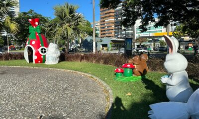 Praça dos Desejos com decoração de Páscoa