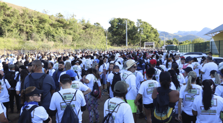 Pessoas na concentração da Caminhada Ecocultural de Viana de 2023