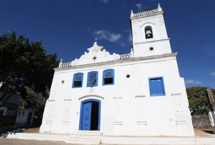Fachada da Igreja Nossa Senhora da Ajuda, em Viana