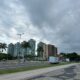 Céu nublado indicando frente fria na orla de Camburi, em Jardim Camburi, Vitória