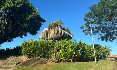 Pedra em formato de cebola é atração no Parque Pedra da Cebola, em Vitória