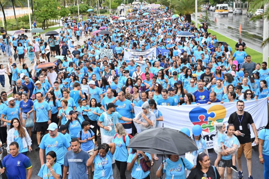 A Caminhada União pela Pessoa com Autismo não apenas sensibiliza, mas também fortalece o compromisso da sociedade em promover a inclusão e garantir os direitos das pessoas com autismo. Foto: Marcos Salles