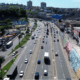 Muitos carros trafegando pela Avenida Mário Gurgel, em Cariacica