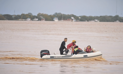 Bombeiros resgatam vítimas de chuvas no Rio Grande do Sul