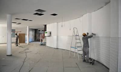 Pintores fazendo a pintura do Restaurante Popular de Vitória