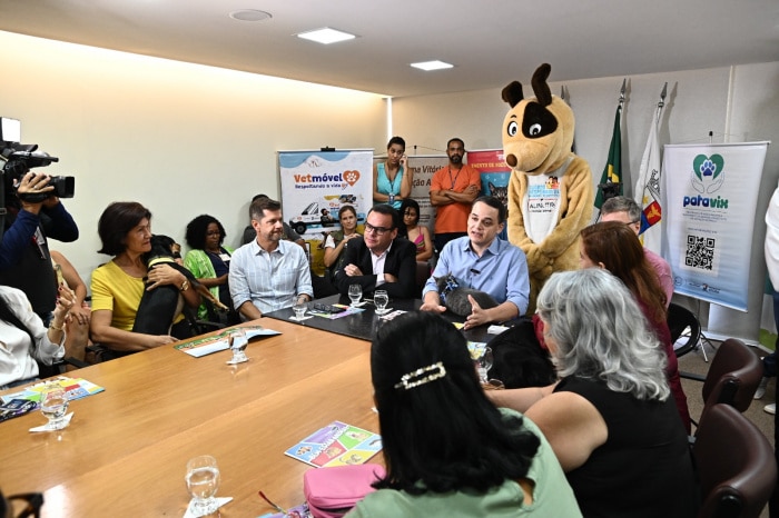 Reunião de assinatura de edital para construção de centro de adoção de animais de Vitória