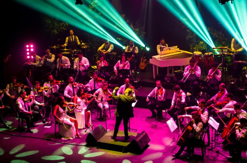 Orquestra Filarmonica Moderna Brasileira, com regencia do maestro Tiago Padim. Foto Edu Hargreaves