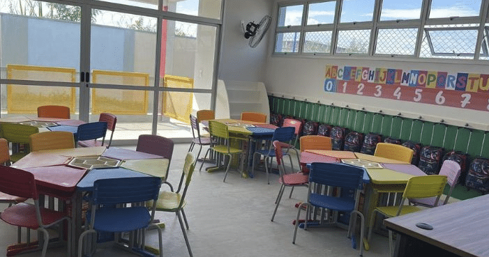 Sala de aula de escola municipal de São Conrado, em Vila Velha