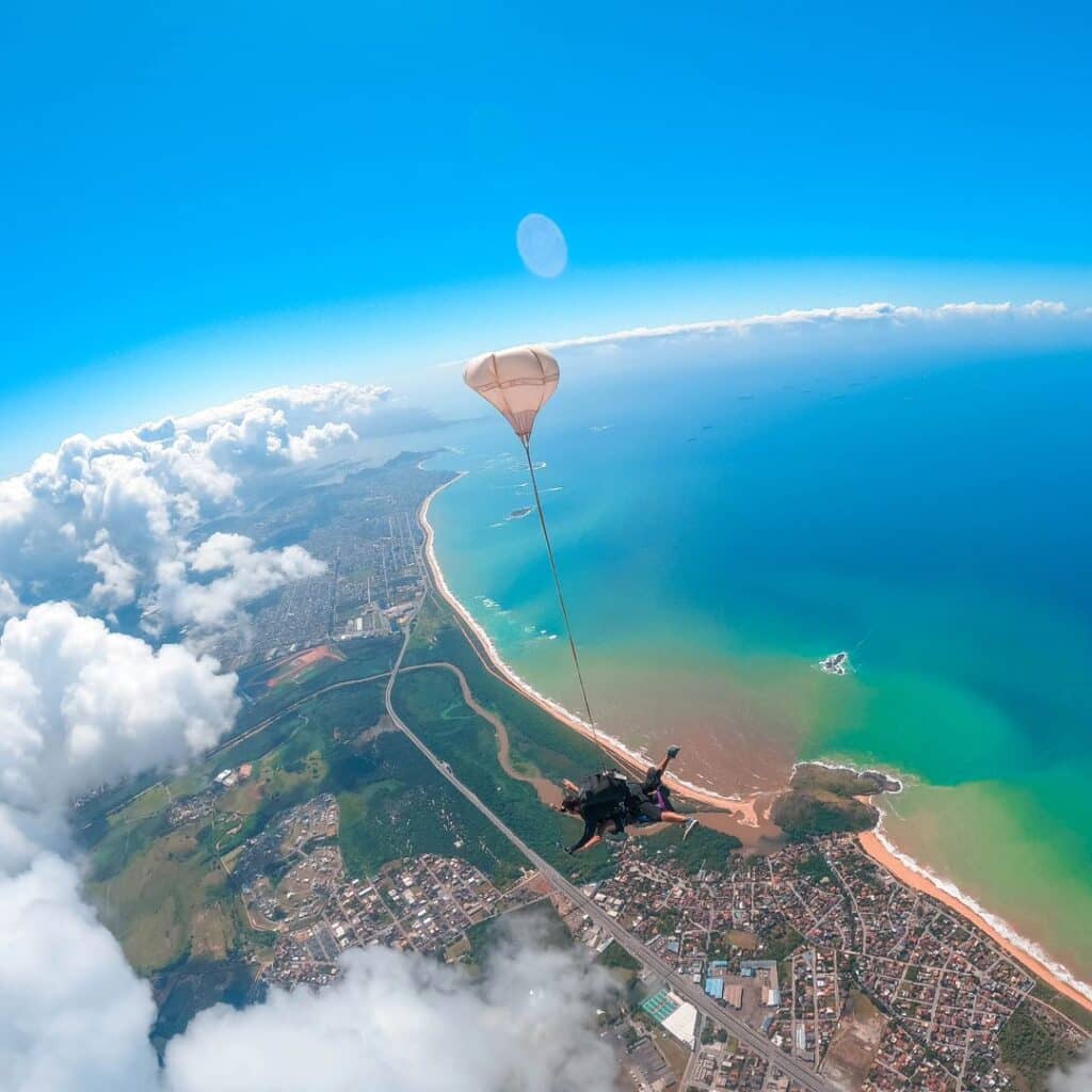 Salto de paraquedas em Vila Velha