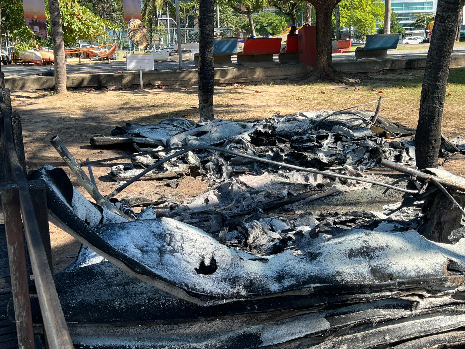 Incêndio destrói todos os caiaques de empresa em Vitória
