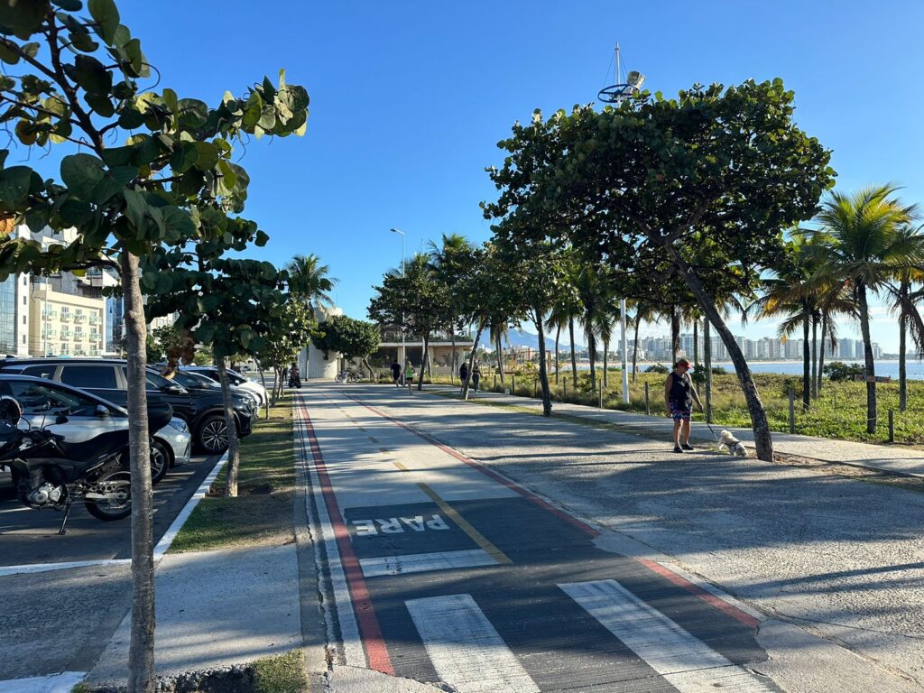 Ciclovia da orla de Camburi, em Vitória