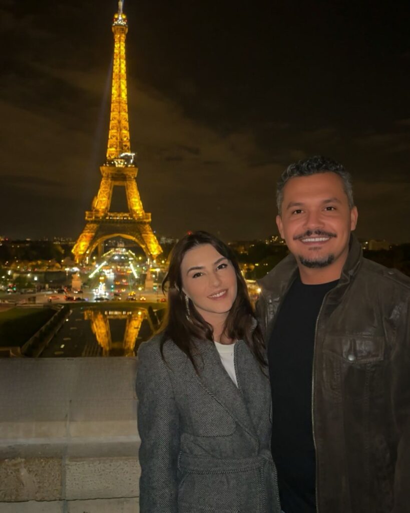 Gabriela Varejão e o marido Vitor em Paris