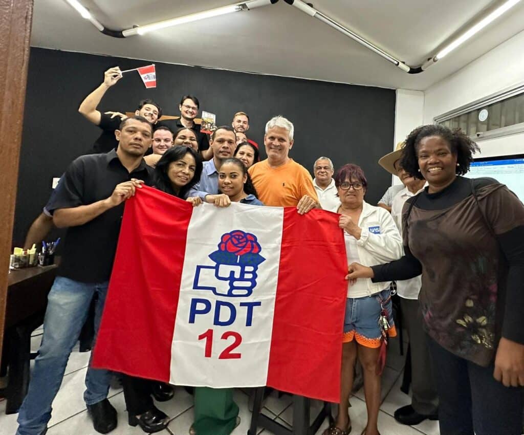 Pré-candidatos do PDT a vereador confraternizam após votação em que decidiram apoiar João Coser. Foto: Vitor Vogas